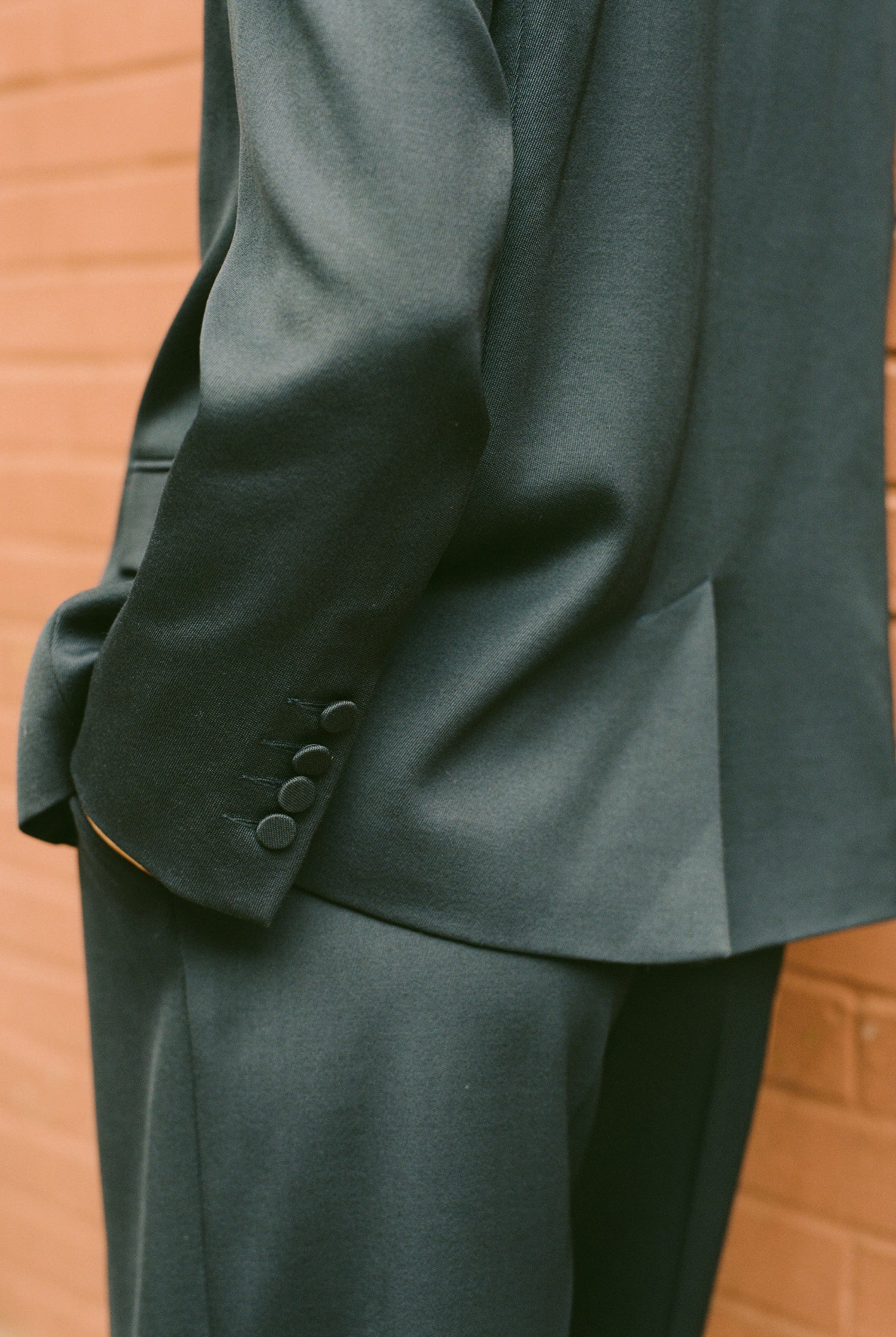 tailleur femme en laine bleu marine Made in France par Facettes Studio