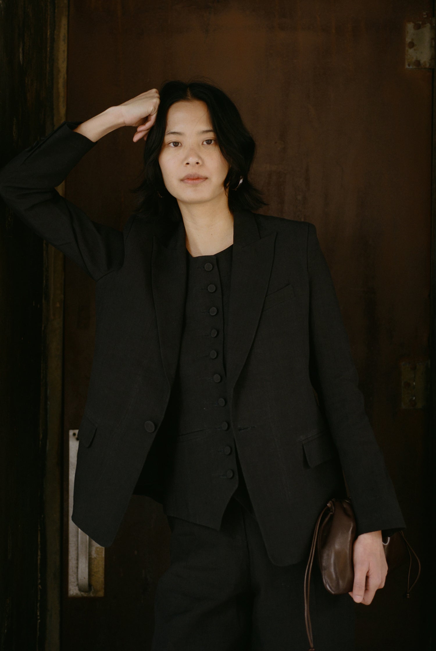 tailleur femme gilet veste et pantalon en toile de lin lavé noir Made in France par Facettes Studio