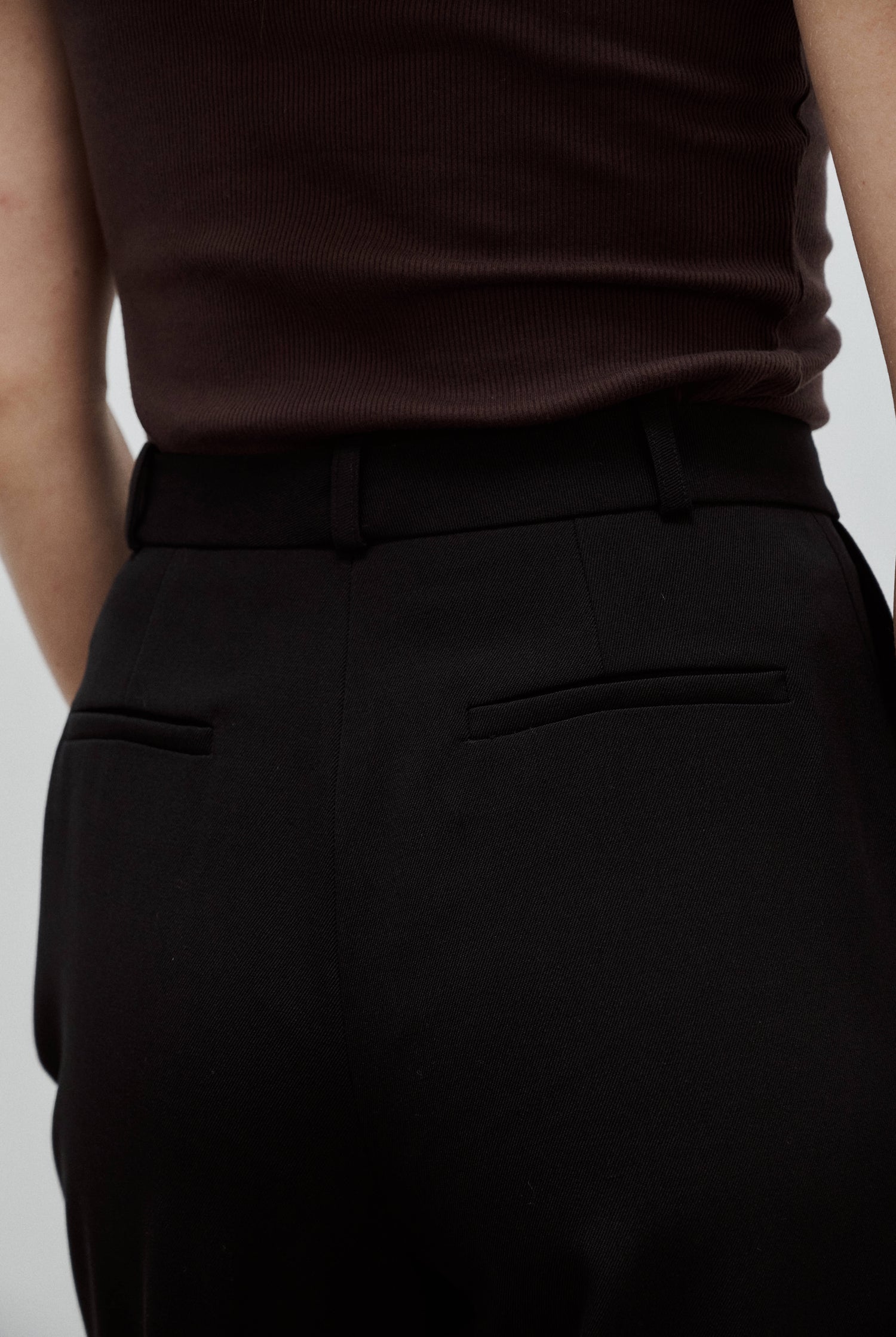 pantalon de tailleur femme gabardine de laine noire Made in France par Facettes Studio