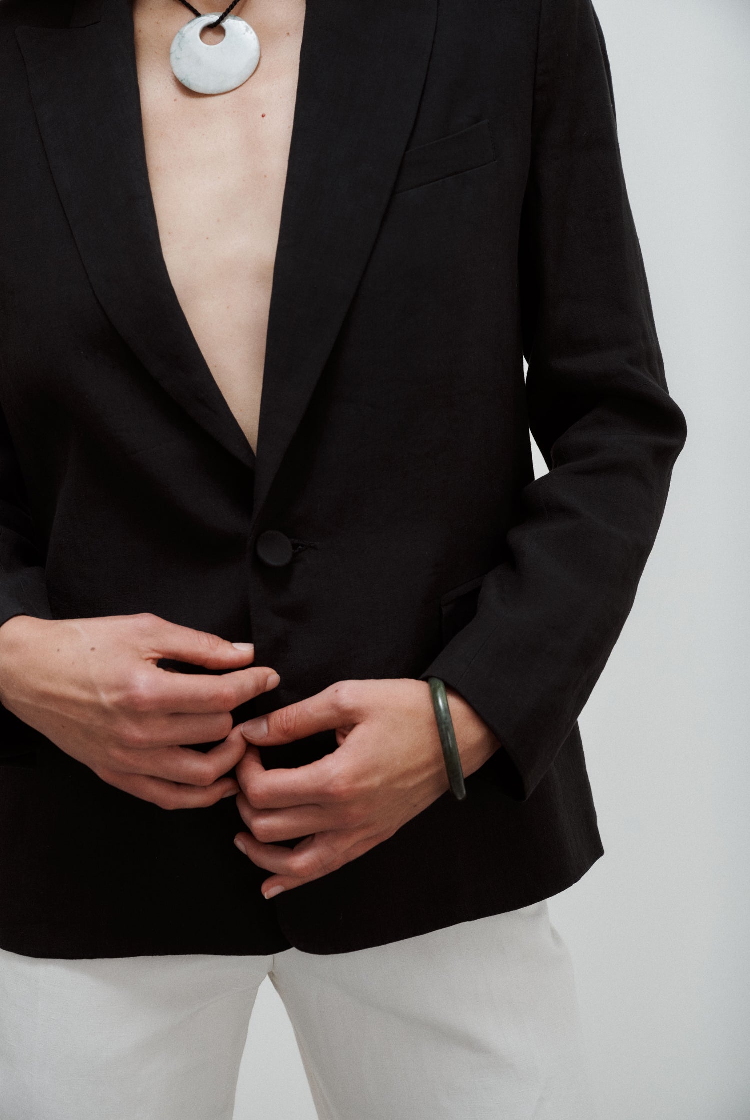 veste de tailleur femme à boutonnage simple en lin noir par facettes Studio