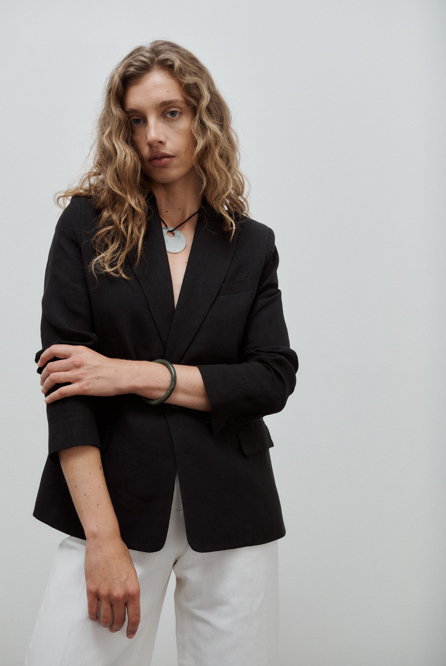 veste de tailleur femme à boutonnage simple en lin noir par facettes Studio