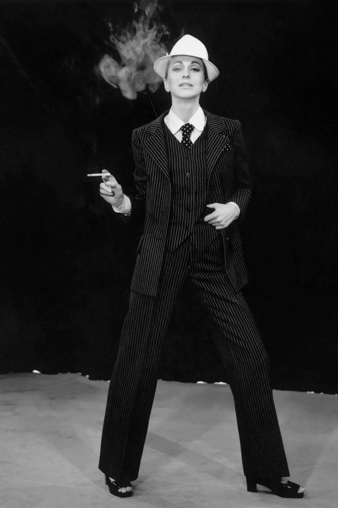 Histoire du gilet de tailleur : du costume trois-pièces masculin à l'élégance au féminin