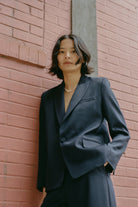 tailleur femme en laine bleu marine Made in France par Facettes Studio