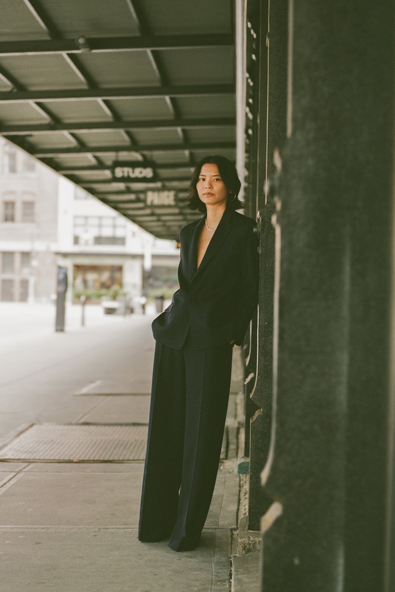 tailleur femme en laine bleu marine Made in France par Facettes Studio
