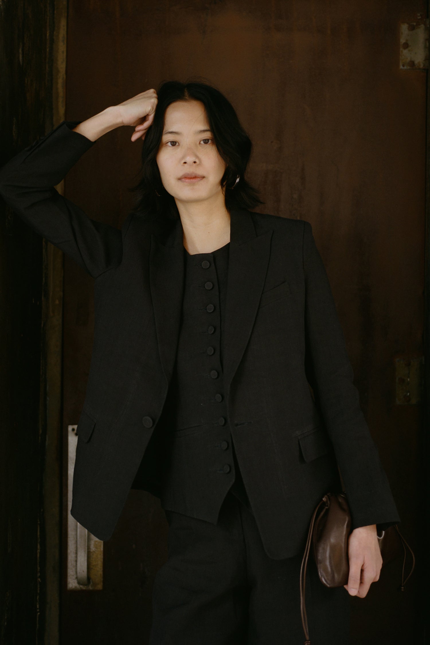tailleur femme gilet veste et pantalon en toile de lin lavé noir Made in France par Facettes Studio