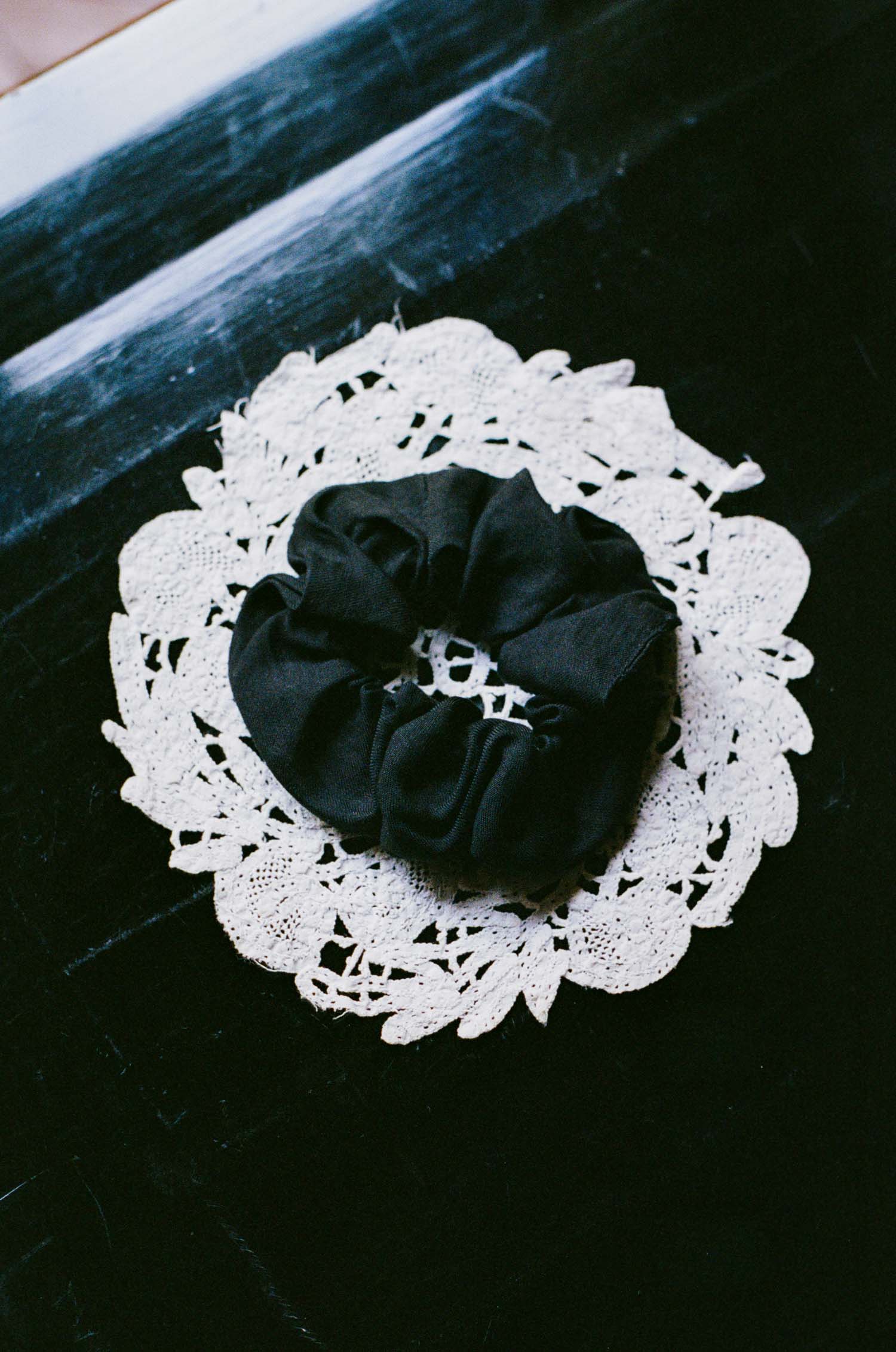 chouchou twill de lin noir Made in France par Facettes Studio