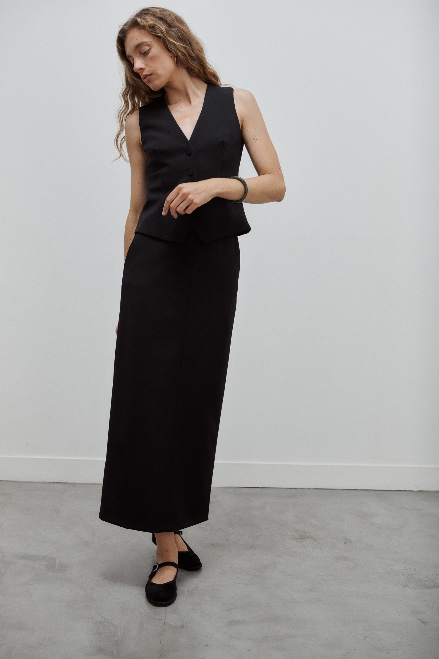 gilet costume et jupe tailleur en gabardine de laine noire Made in France par Facettes Studio