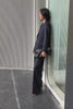 vidéo ensemble tailleur femme veste et pantalon en laine bleu marine Made in France par Facettes Studio