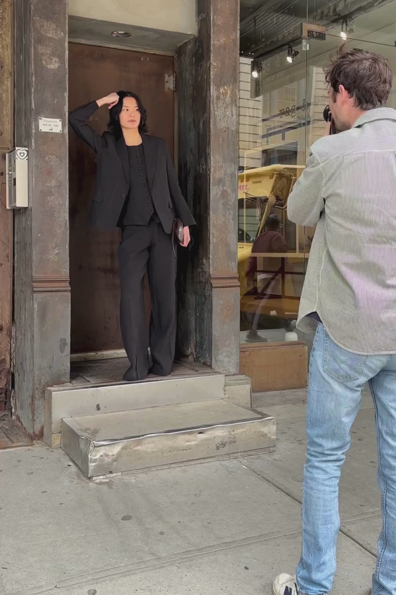 vidéo ensemble assorti veste blazer gilet et pantalon tailleur femme en lin noir Made in France par Facettes Studio