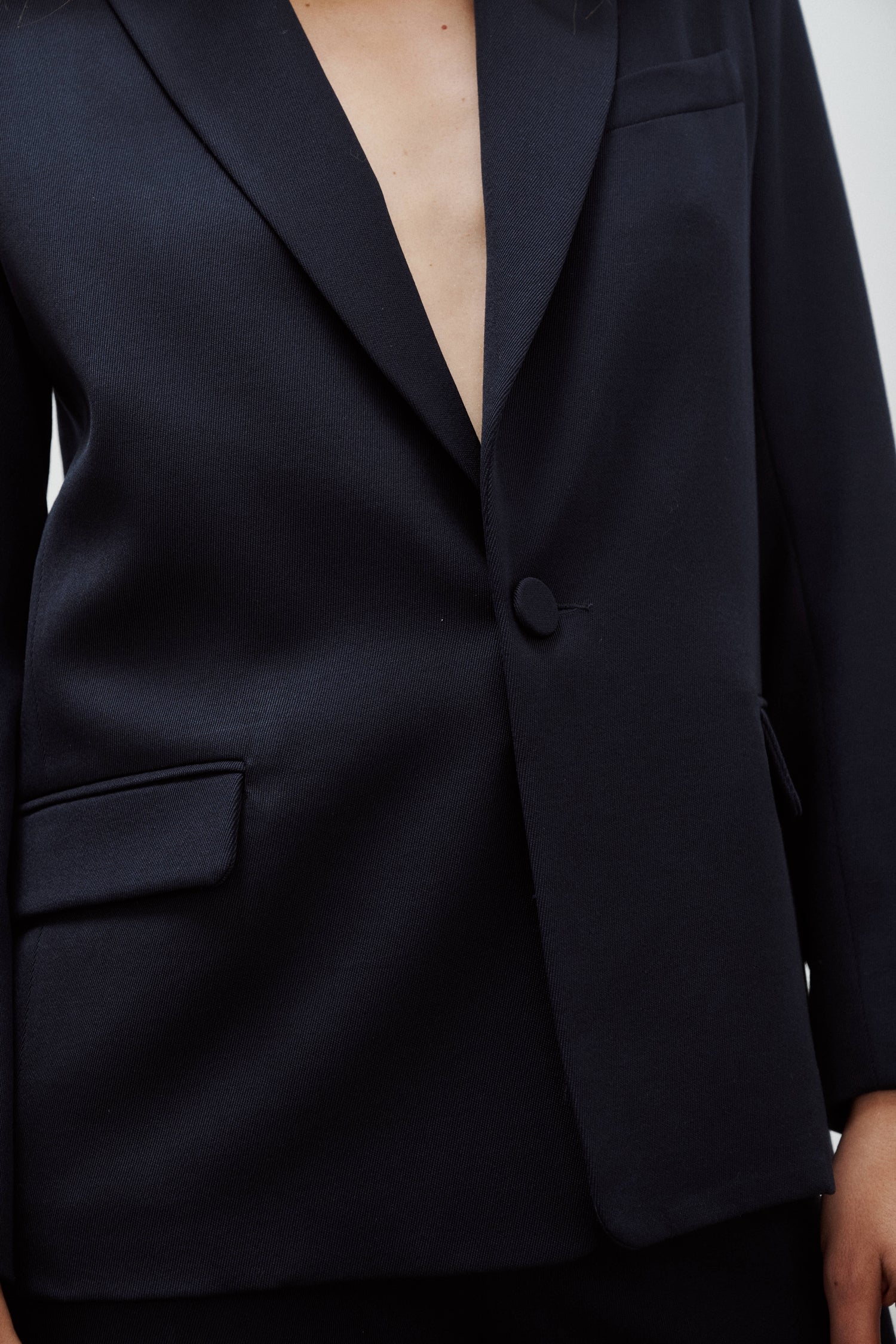 veste de tailleur femme simple boutonnage gabardine de laine bleu marine Made in France par Facettes Studio