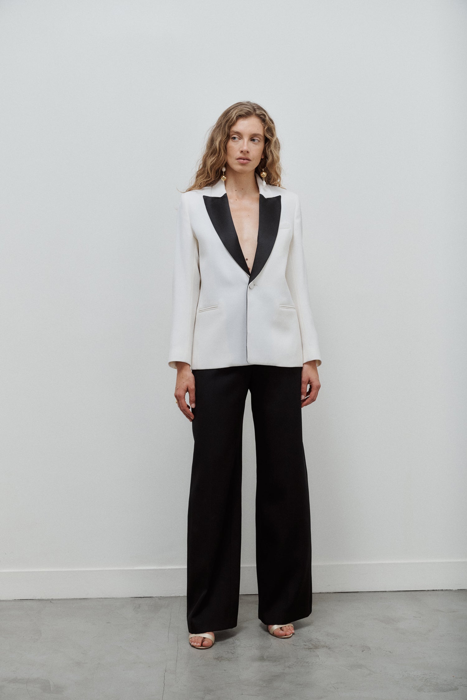 veste smoking femme blanc et noir Made in France par Facettes Studio