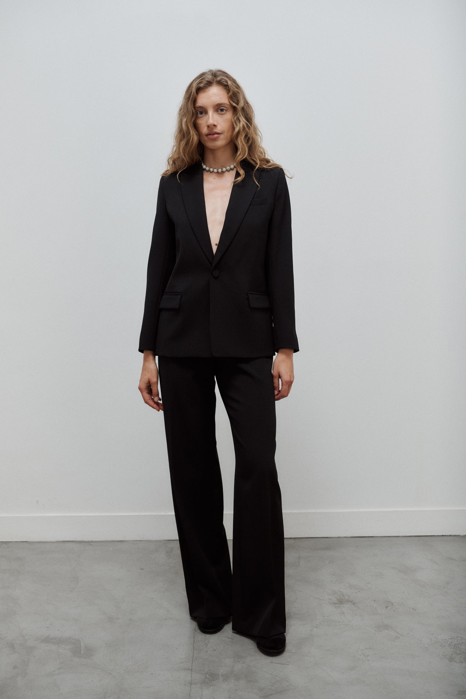 pantalon de tailleur femme gabardine de laine noire Made in France par Facettes Studio