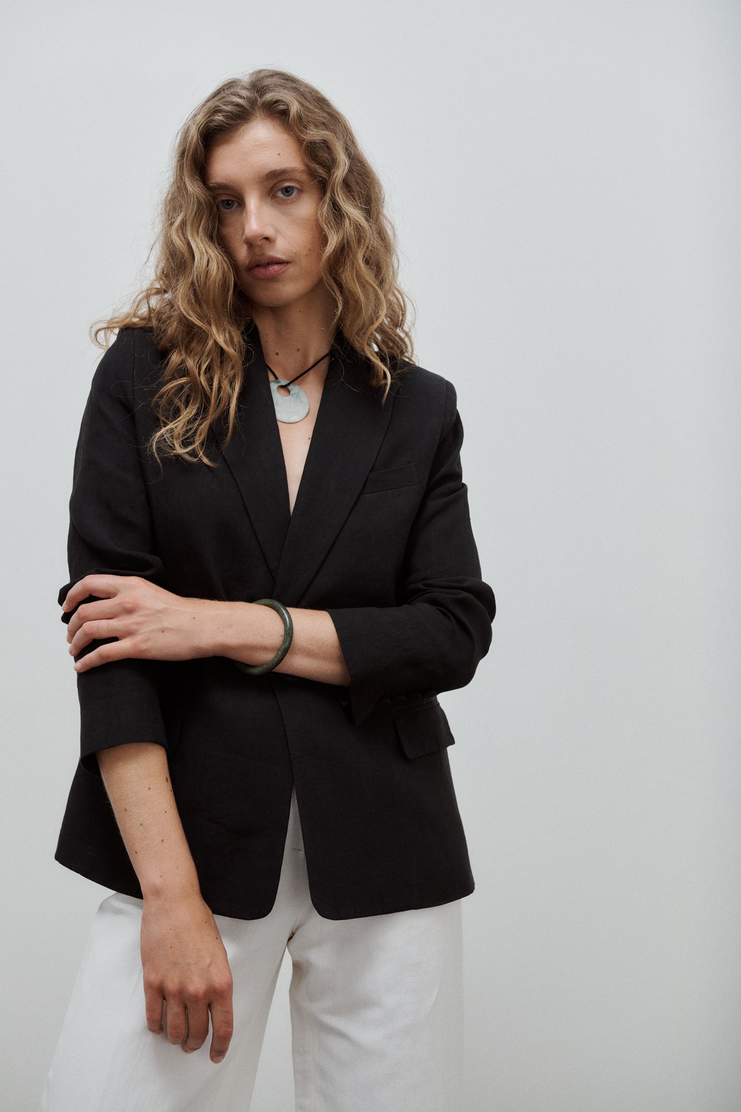 veste de tailleur femme à boutonnage simple en lin noir par facettes Studio